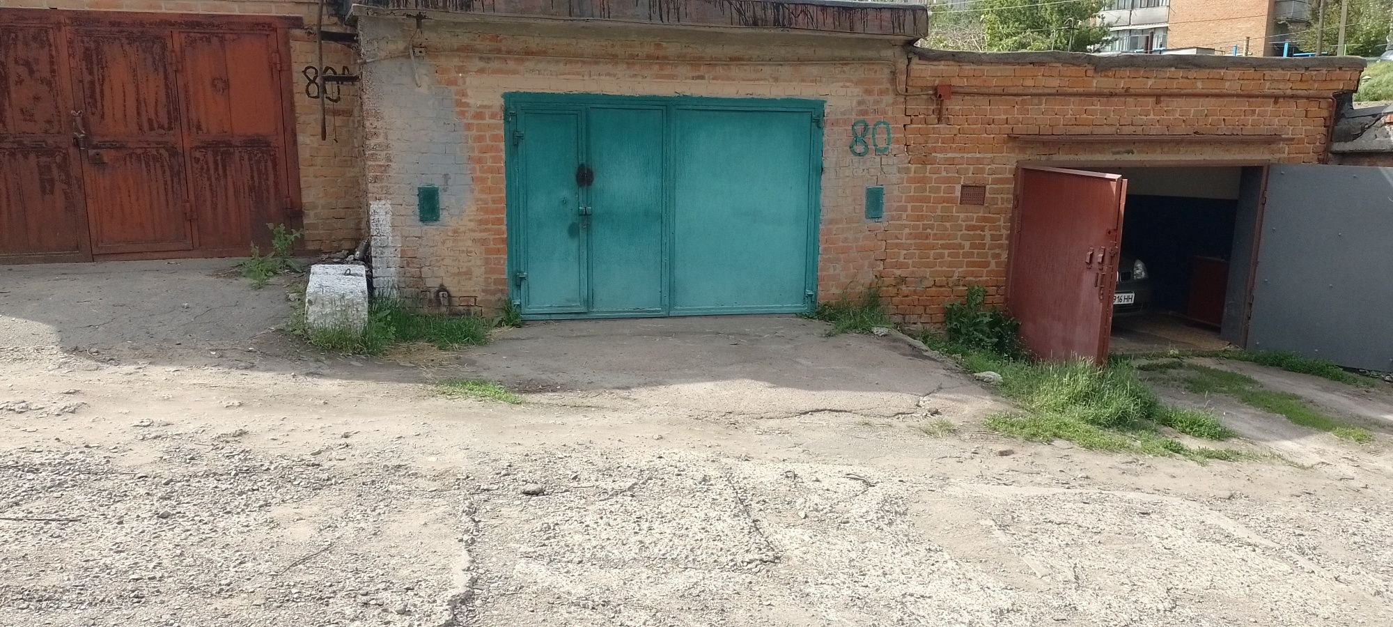 Продам гараж в районі 2 школи