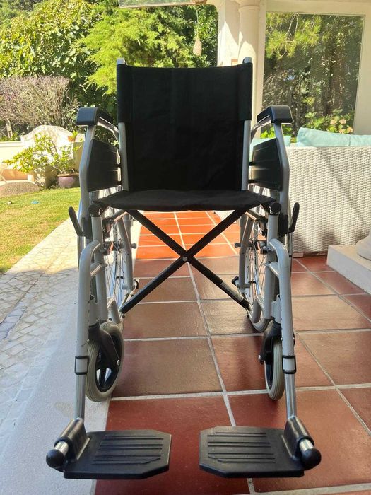 Cadeira de rodas Biort (cinza)