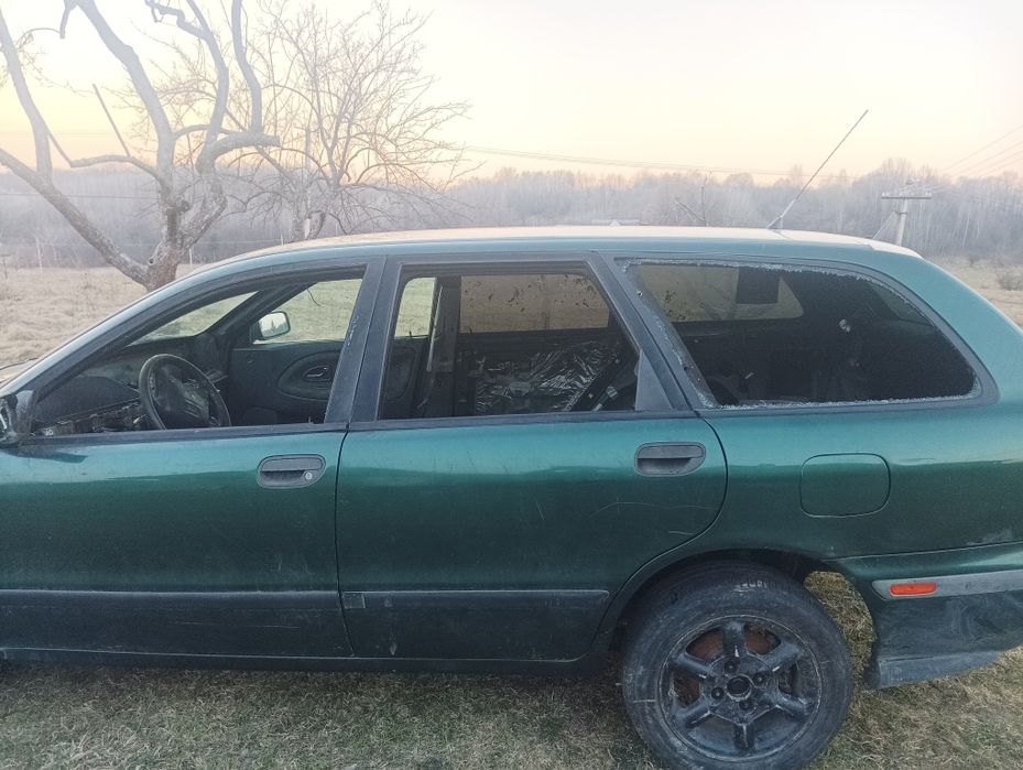 Автомобіль Volvo V40