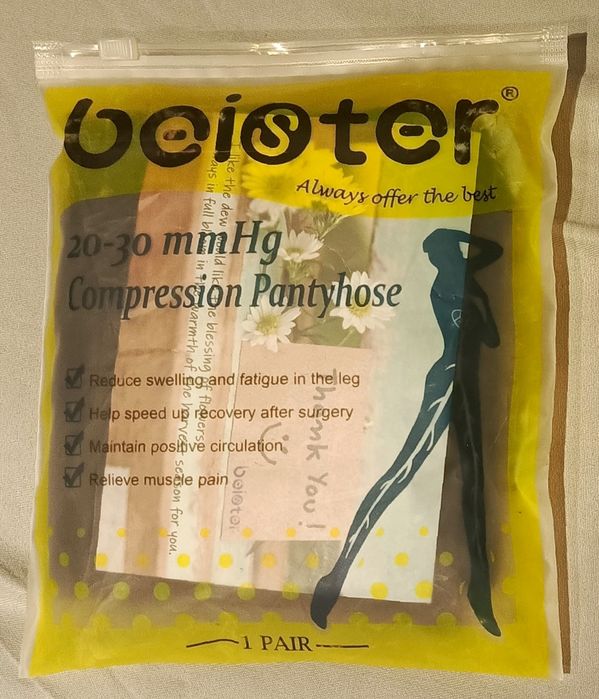 Medyczne rajstopy uciskowe z odkrytymi palcami.