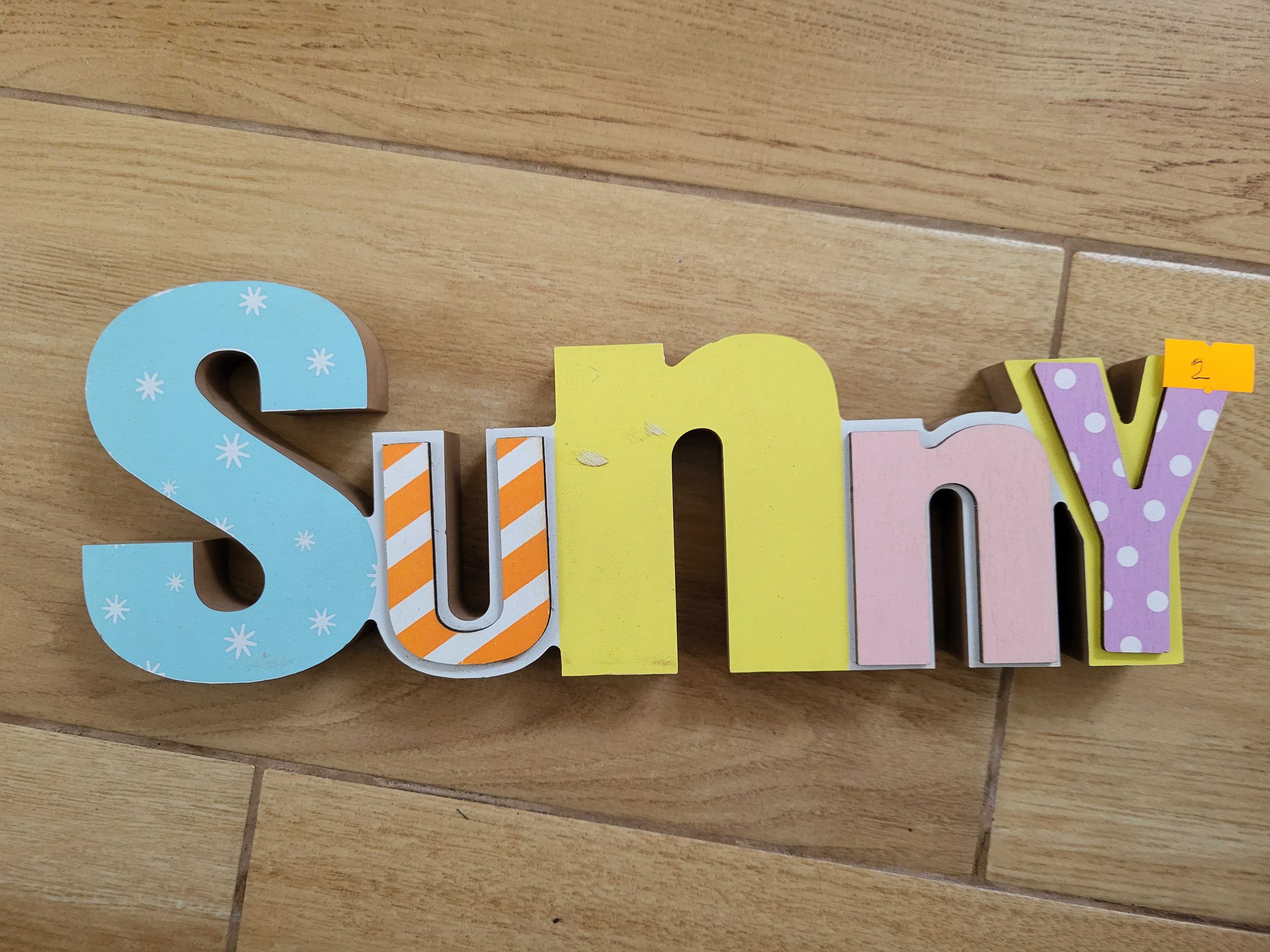 uszkodzony_Sunny stojący napis ze sklejki kolorowy Wymiary 29x10,5x2cm