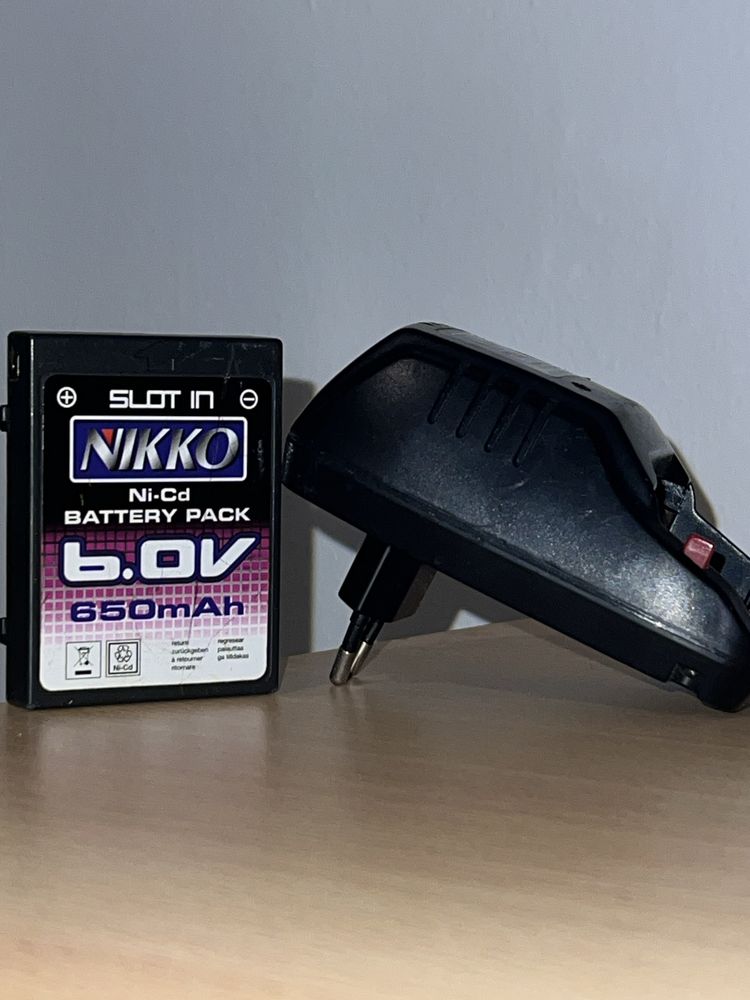 Nikko Ni-CD Charger + Bateria