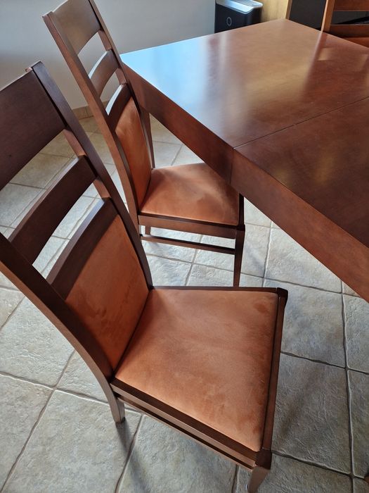 Rozkladany do 270 cm stoł drewniany + 8 krzeseł