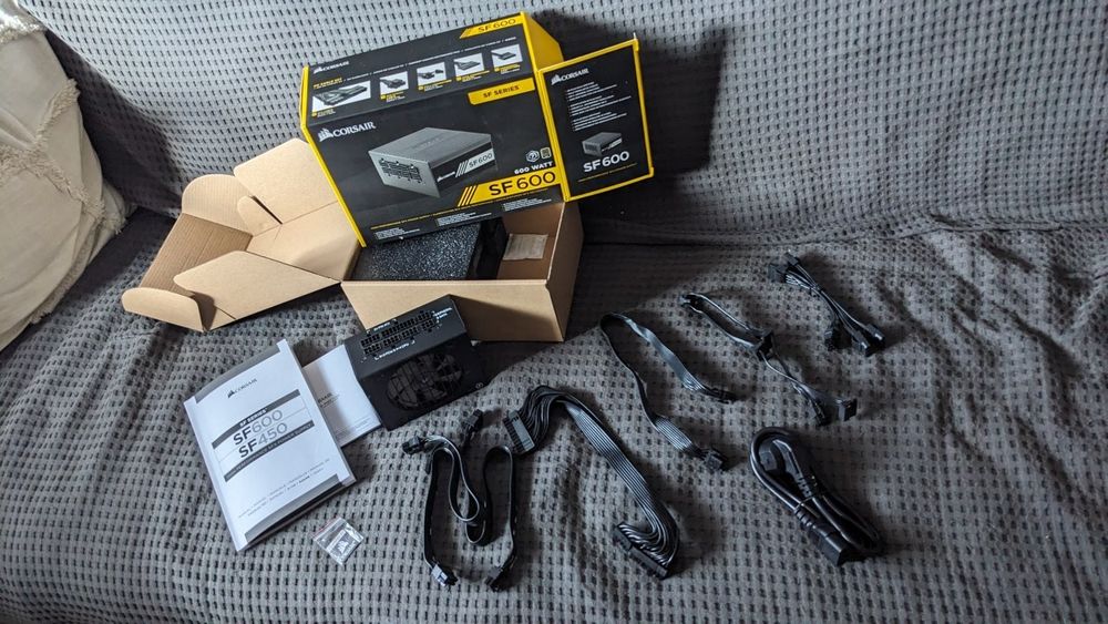продам блок живлення Corsair SF600 Gold