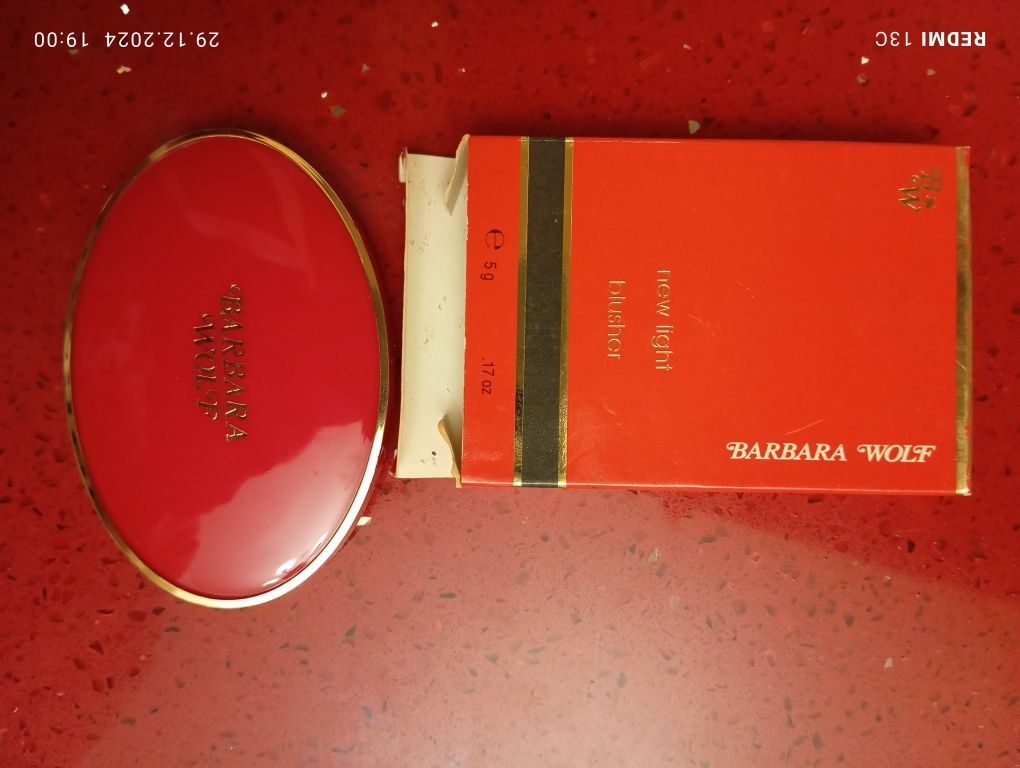 Подводка для глаз, кар-ш для губ,тушь роз. Maybellin+eсть набор,+румян