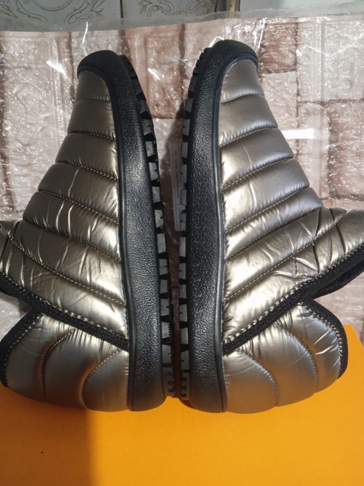 Продам женские стильные дутики.