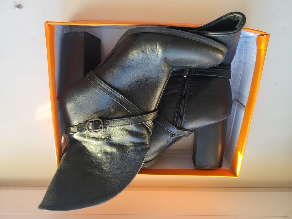 Шкіряні напів сапоги