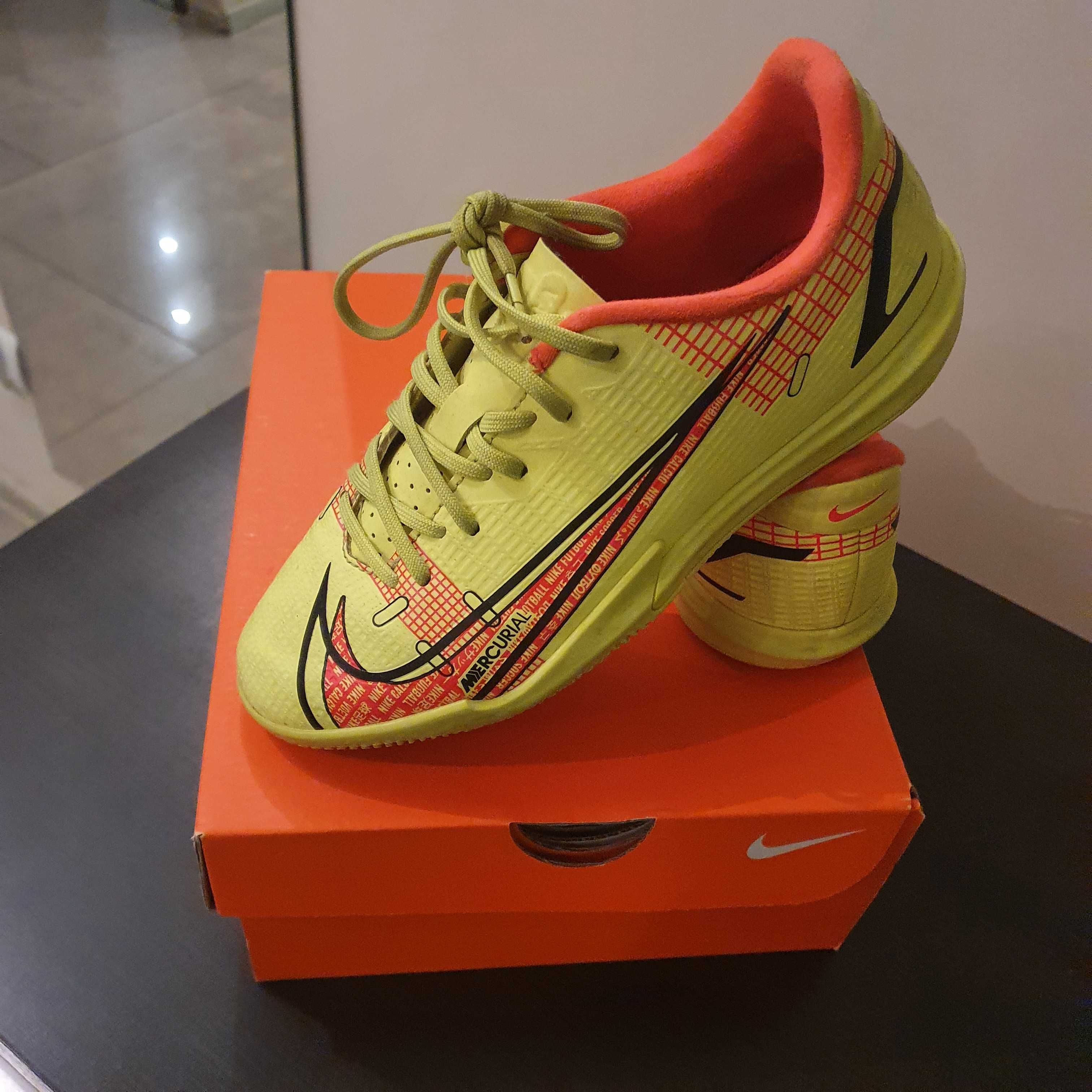 Nike Jr Vapor buty chłopięce piłkarskie r.34