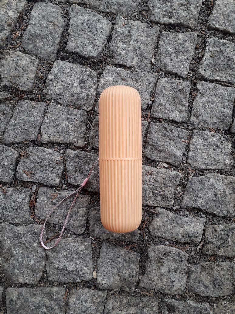 Pojemnik na pastę i szczoteczkę do zębów