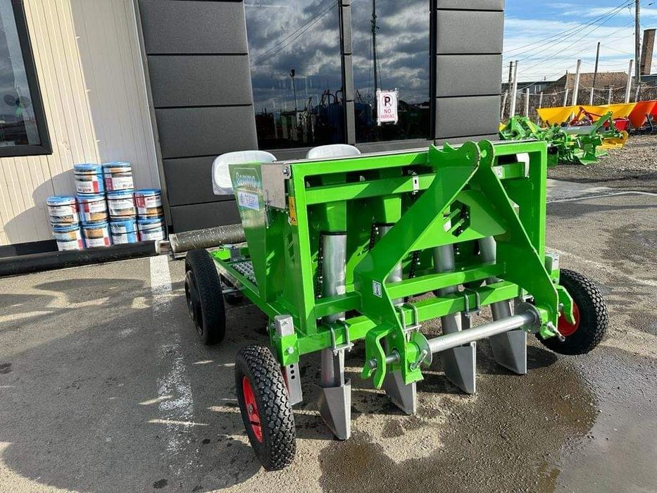 Sadzarka (czosnek, cebula dymka, bób) Gemma Bomet