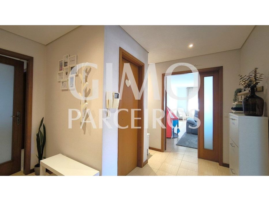 Apartamento T3 espaçoso e com muita luz natural