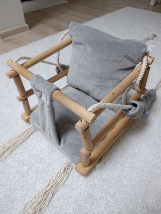 Drewniana huśtawka dla dzieci