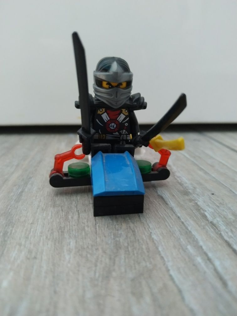 Mix klocków Ninjago.