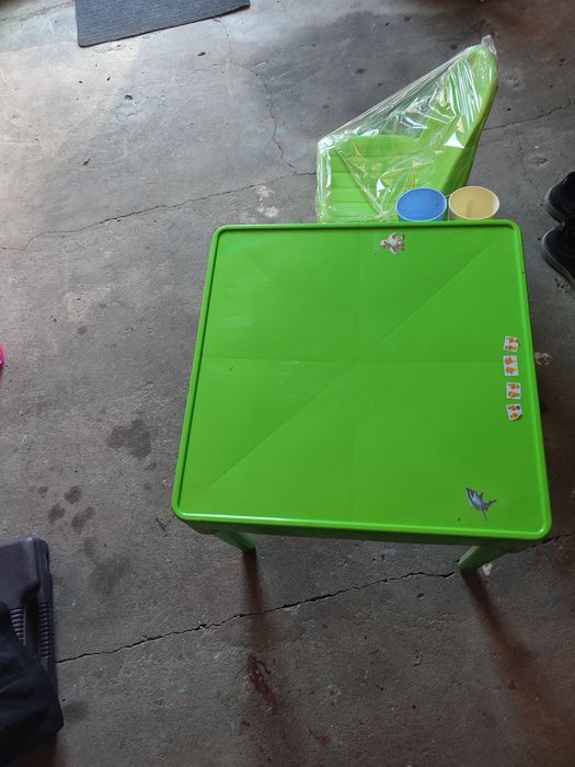 Дитячий стол та стул б/у