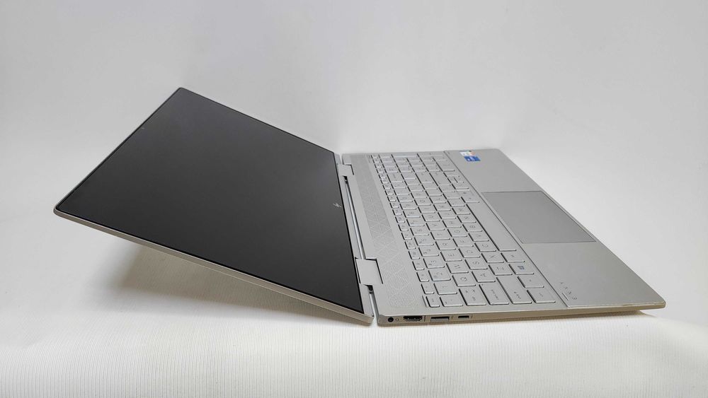 15.6" HP ENVY x360  8GB 256GB  i5-1135g7 Intel iris XE Graphics  4GB
