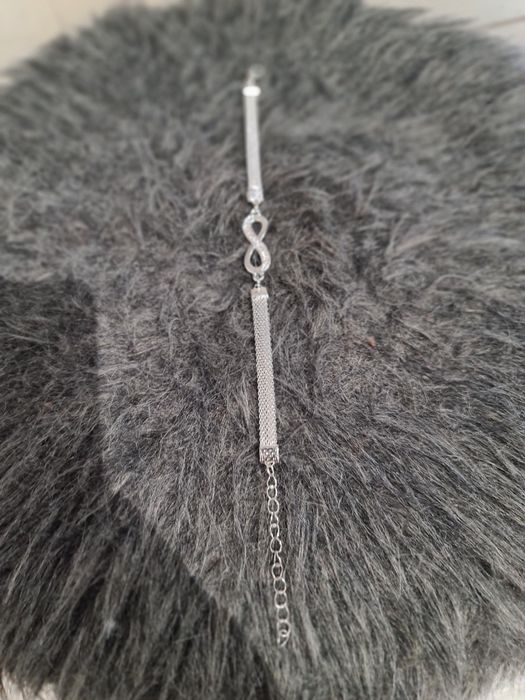 Piękna bransoletka damska nieskończoność