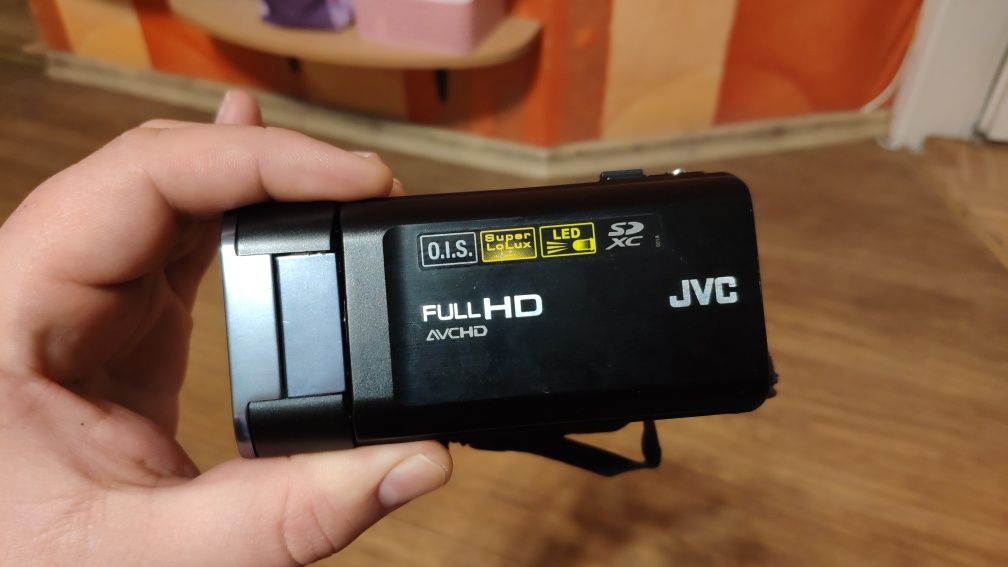 Класна та дуже компактна відеокамера JVC GZ-V515BE
