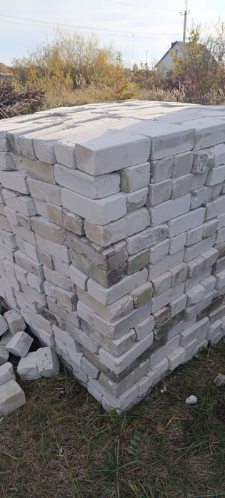 Цегла силікатна б.у.
Насипом чи на п