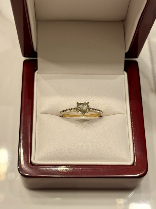 Złoty pierścionek 585 z diamentem 0.99 ct Fancy Yellow certyfikat HRD