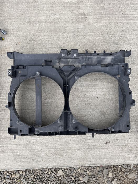 Радіатор дифузор передня панель вентилятор Fiat Scudo Doblo Fiorino