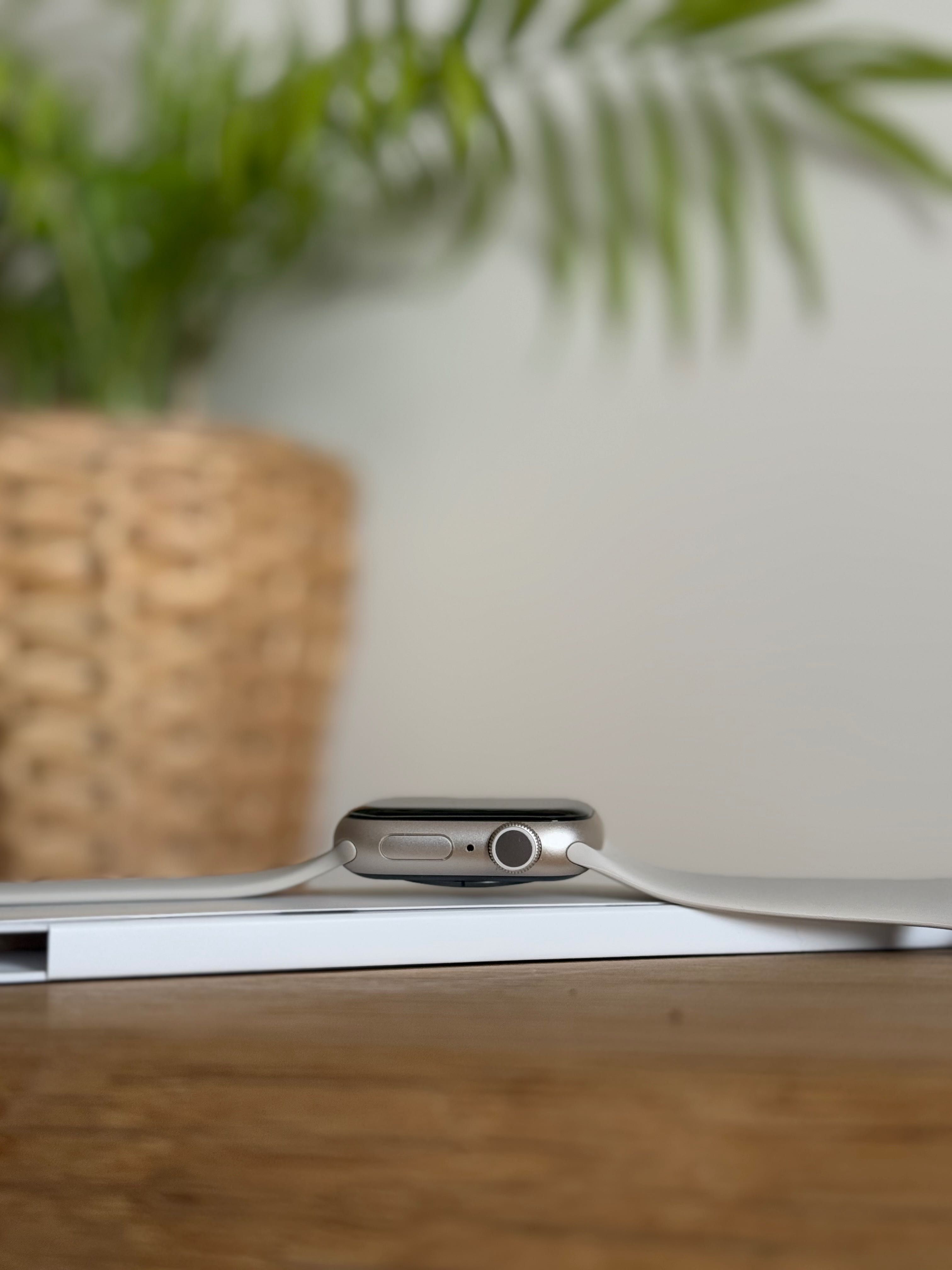 NOWY Apple Watch Series 9 GPS 41mm Starlight