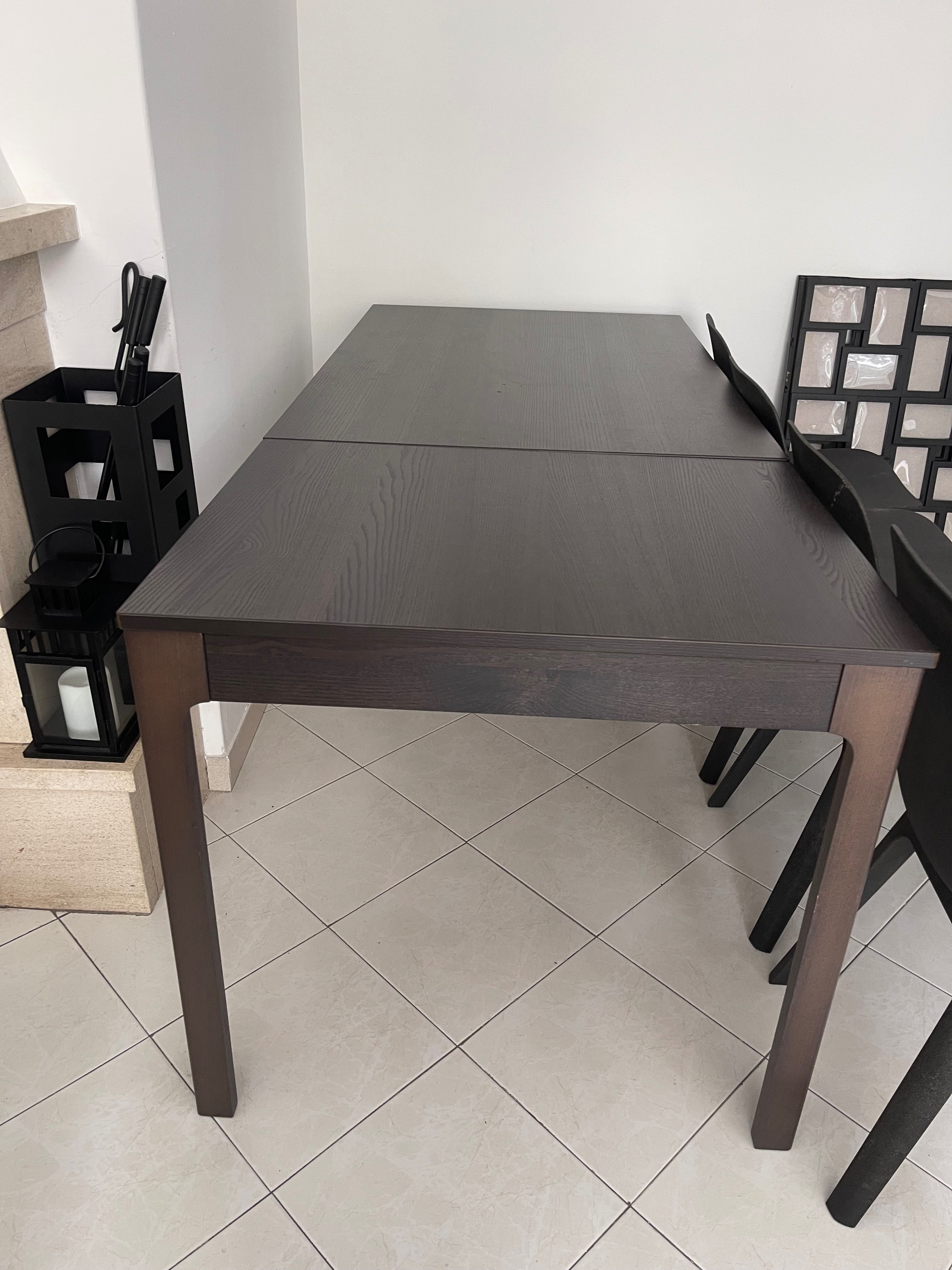 Conjunto Mesa Extensível+4 Cadeiras