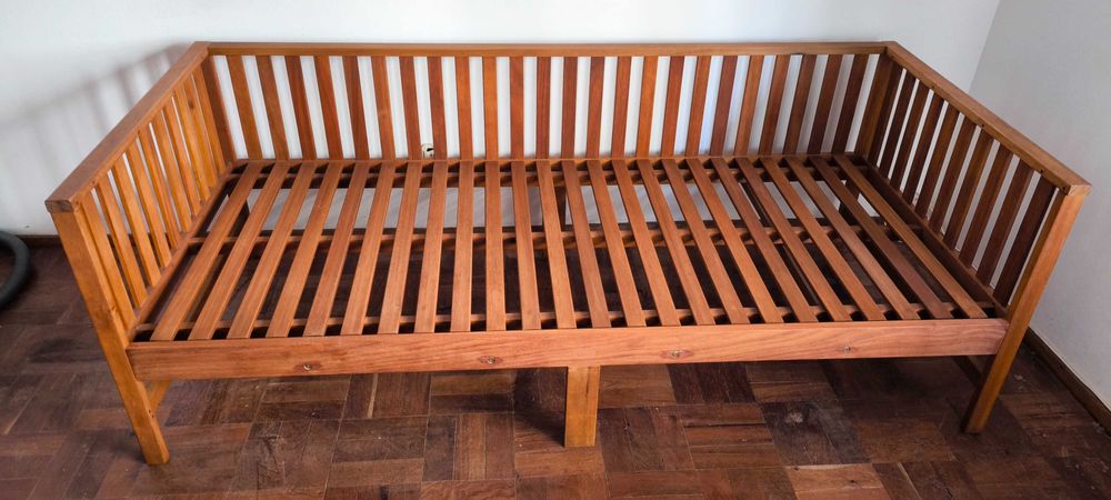 Cama sofá vintage com colchão