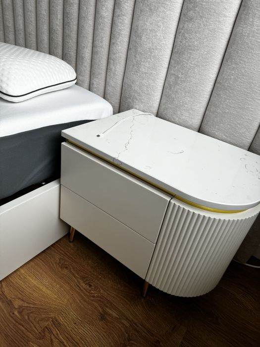 Sofá + 2 Cadeiras + Cama + Colchão + Mesinhas + Móvel de TV