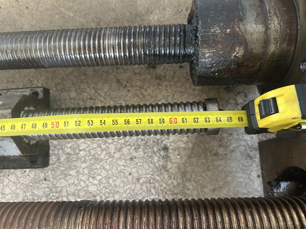 Śruby kulowe z nakrętkami różne 64-192cm(liniowy zespół śeub kólowych)