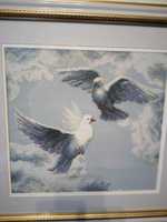 Картина вышитая крестом Пара белых голубей Вышивка крестиком