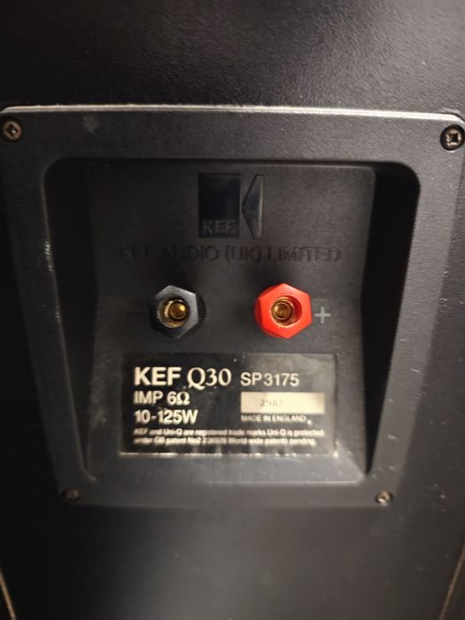 Colunas de pé KEF Q30 (par)