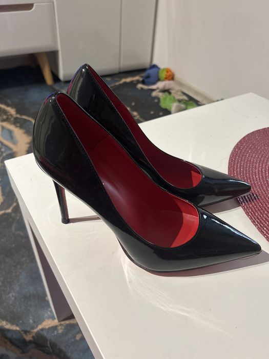 Szpilki czerwon podeszwa