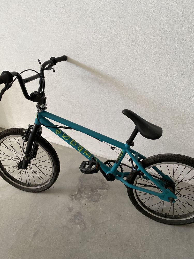 Bicicleta BMX rapaz como nova