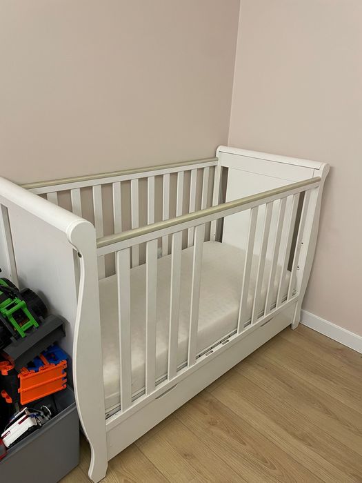 Sprzedam łóżeczko dziecięce białe