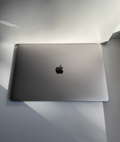 MacBook pro 15 2019 i9 16 ram touchbar i7 2018 apple м1 Цена: 1050$