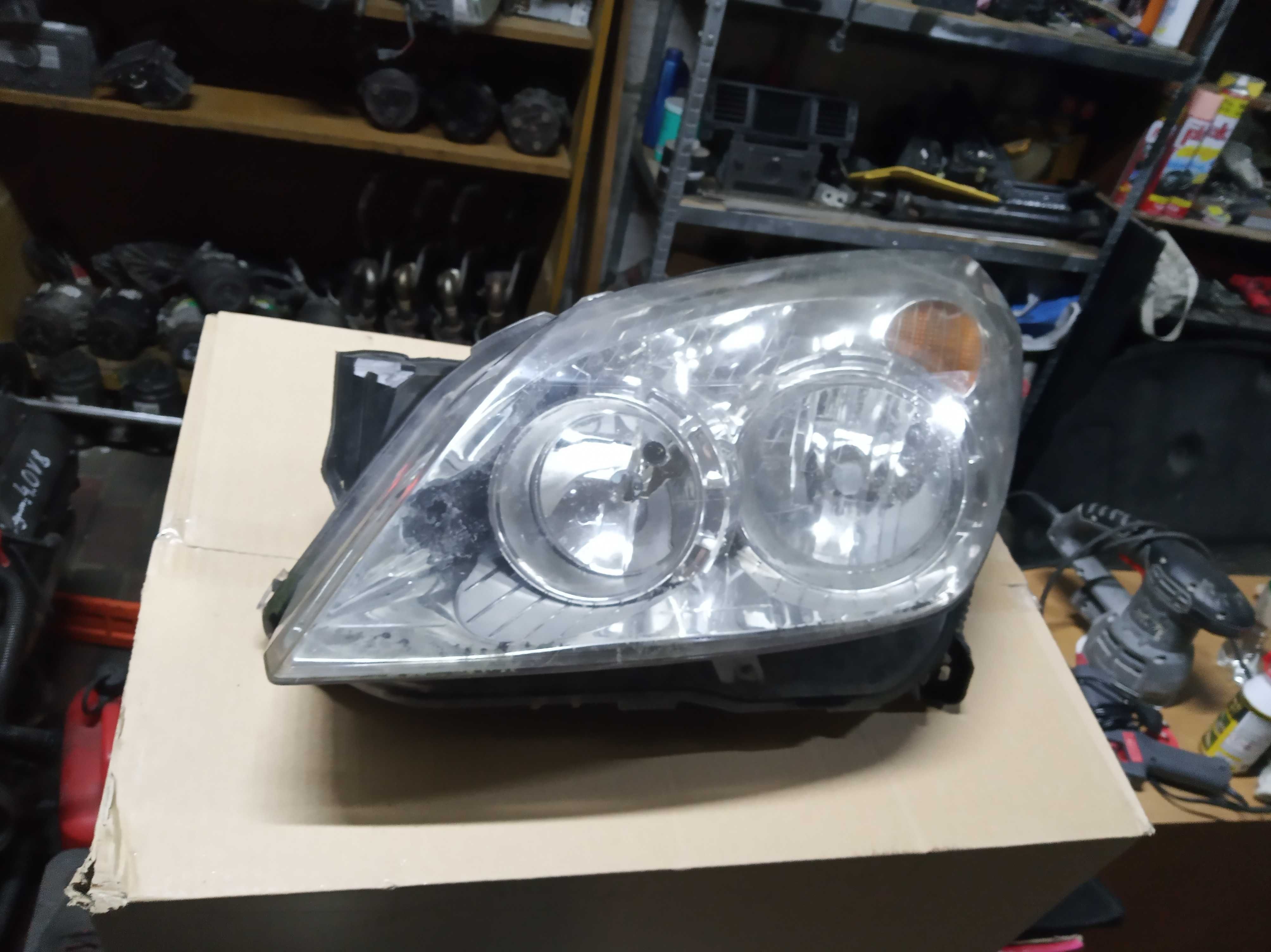 Opel Astra H Lampa Lewy przód Europa