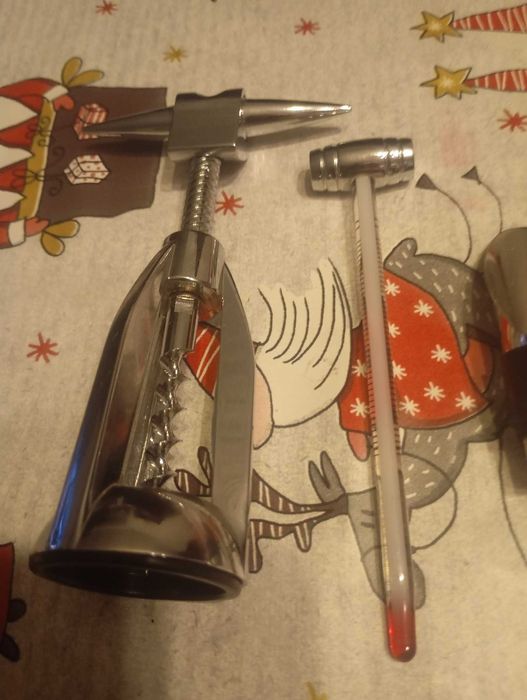 caixa de ferramentas para vinho com 8 peças.