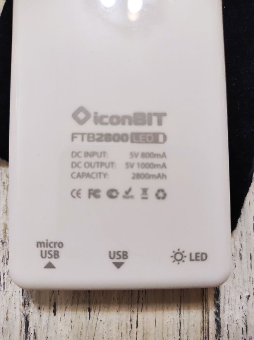 Павербанк Зарядное устройство Iconbit FTB 2800 LED, 2800 mAh фонарик