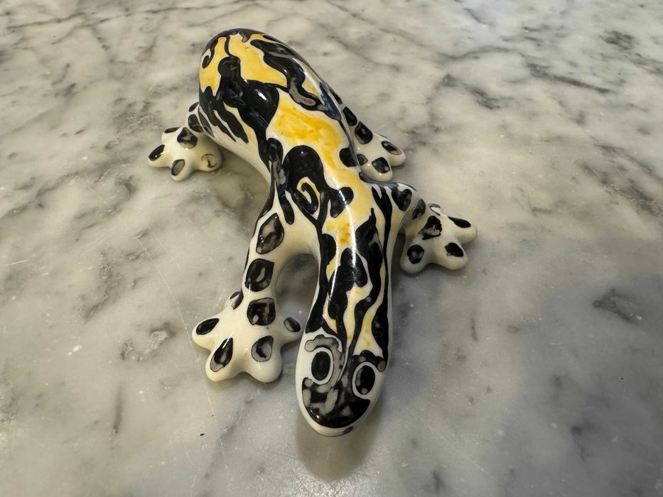 Figurka ceramiczna salamandry – Wałbrzych, ręcznie malowana