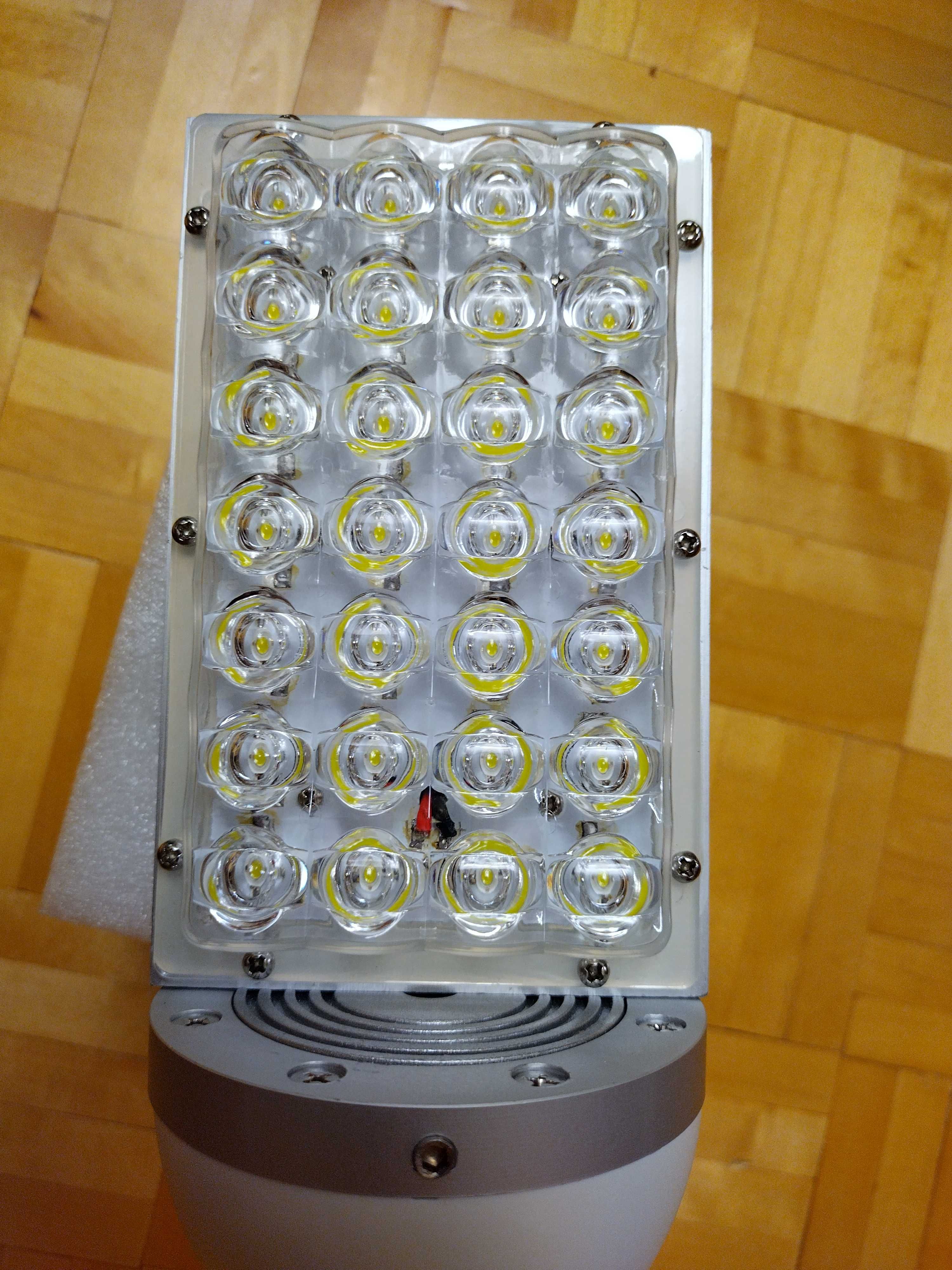 Żarówka uliczna LED z oprawą E40, moc 28W, stopień ochrony IP65