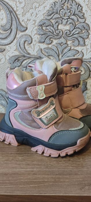 Зимове взуття для дівчинки. Термочобітки