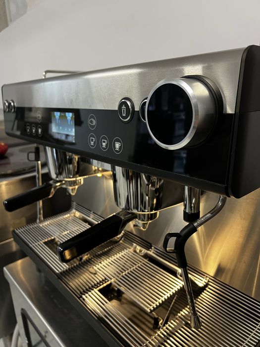 Ekspres do kawy dwugrupowy WMF ESPRESSO. Kolbowy ekspres