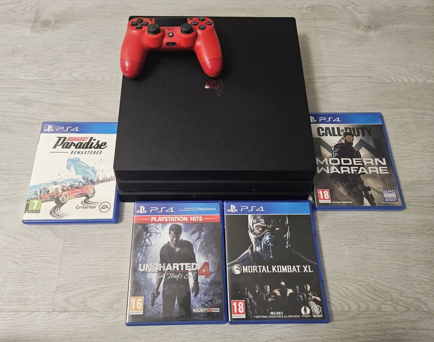 Ps4 Pro 7216b + 4 gry