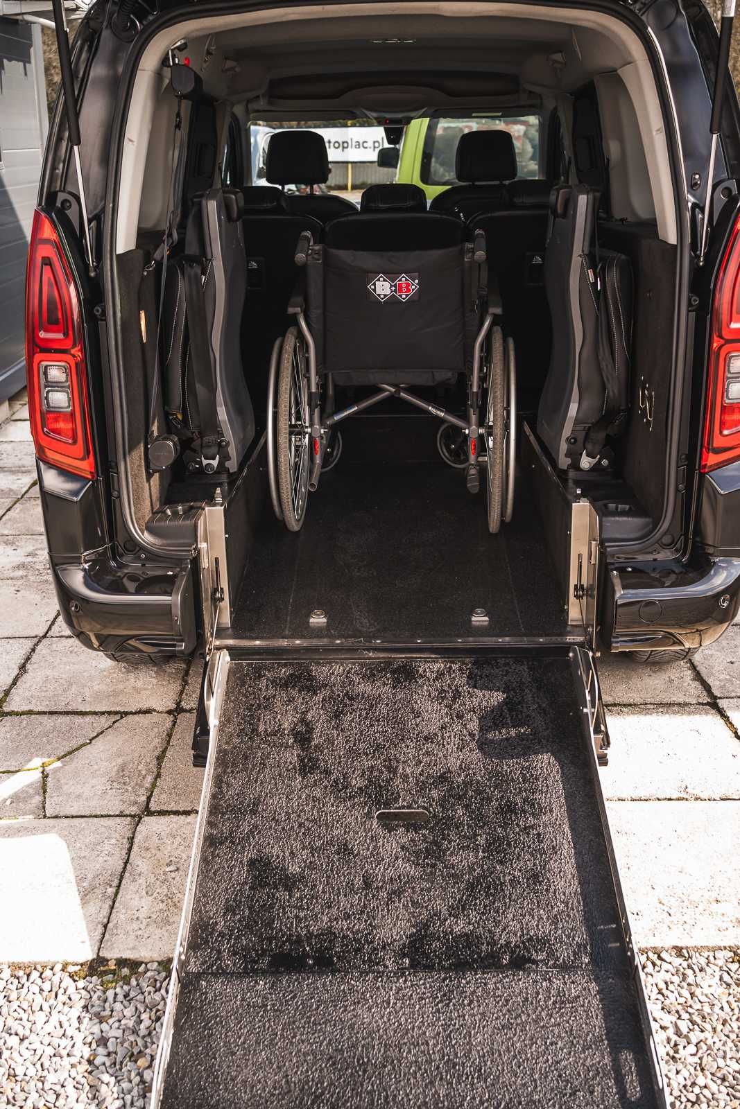 WYNAJEM Pojazdu do przewozu osób z niepełnosprawnościami VW CADDY maxi