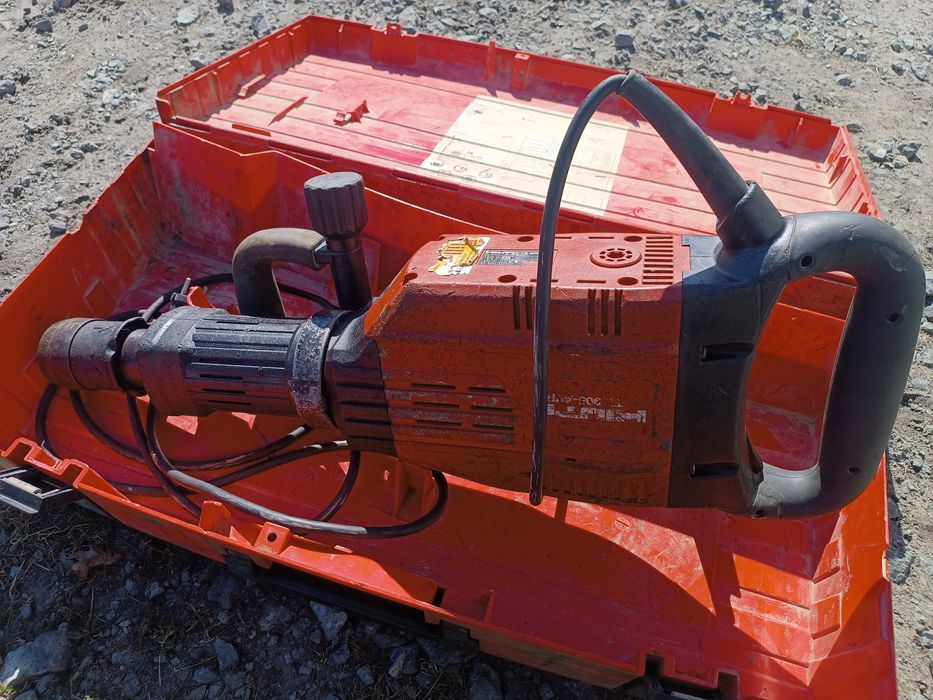 MŁOT wyburzeniowy HILTI TE 905 AVR kujący