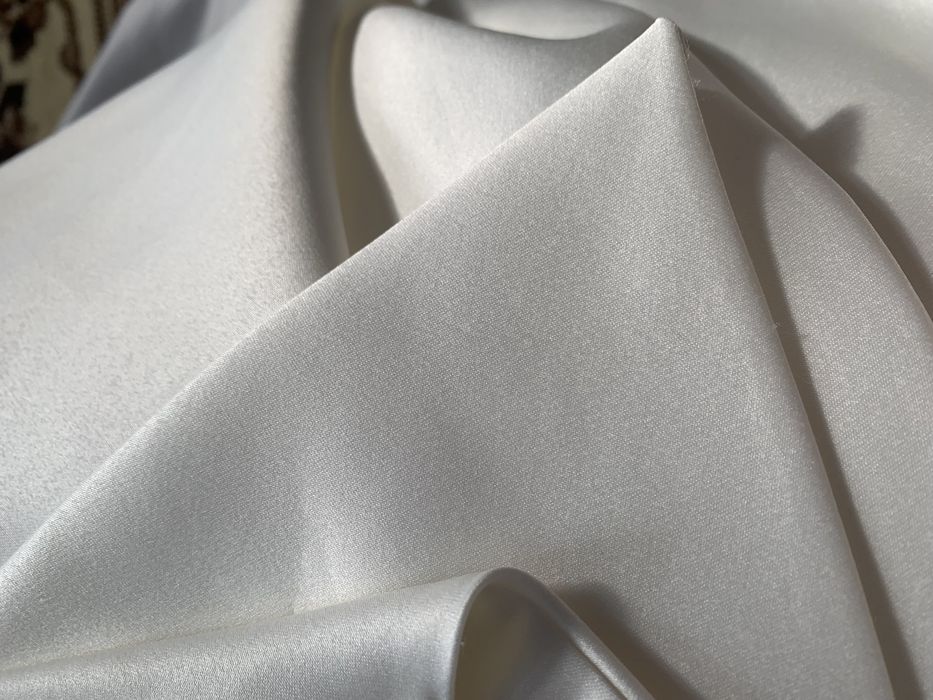 Атласное свадебное платье