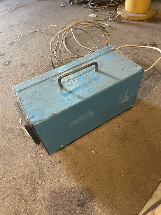 Зарядний пристрій для акумуляторів 12v