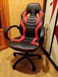 Продам геймерське офісне крісло стілец