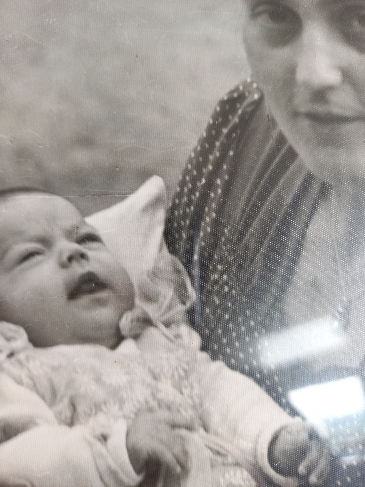 Stare zdjecie w ramce matka z dzieckiem fotografia obrazek vintage 50s