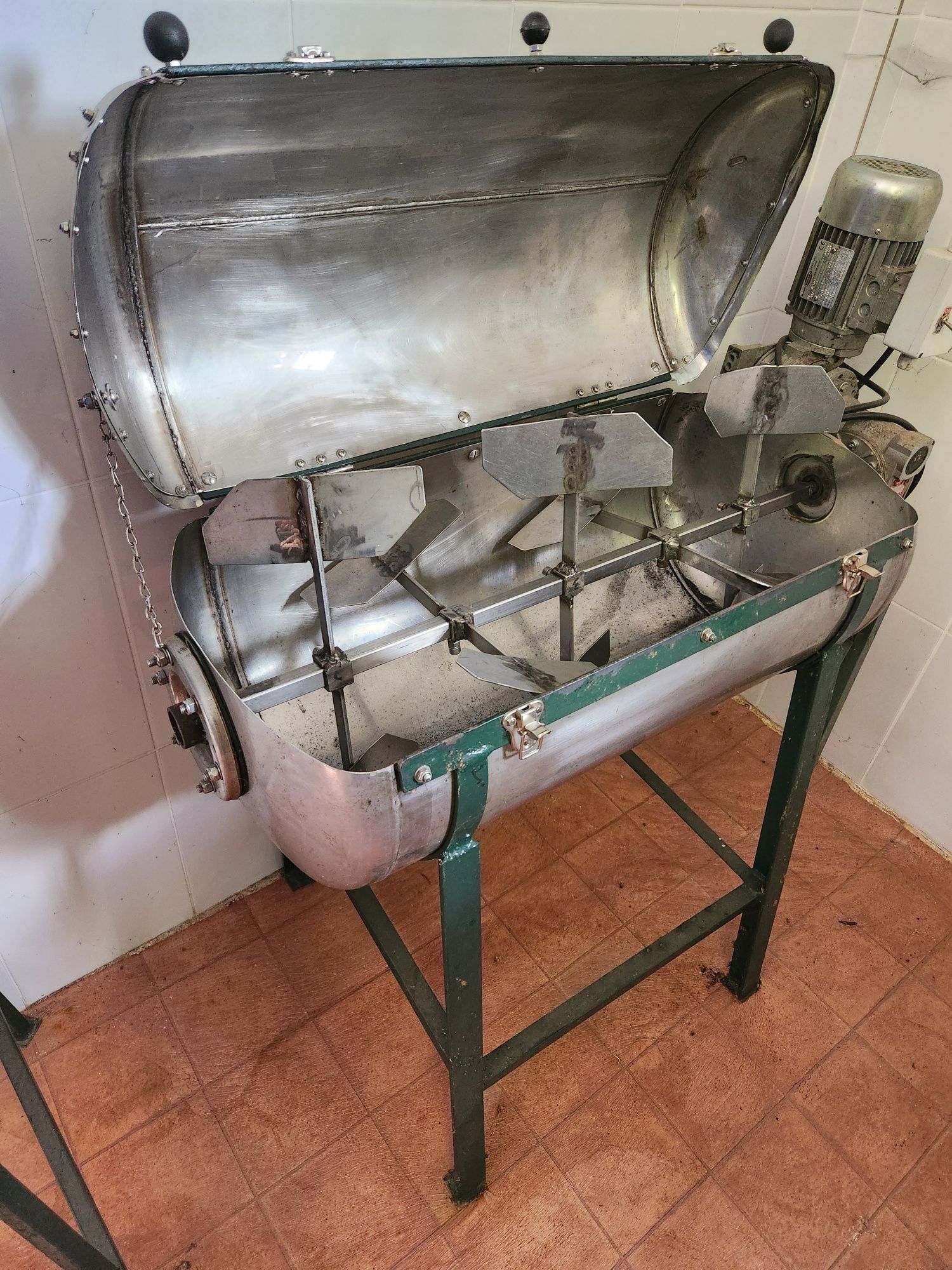 Equipamento para produção de azeite artesanal